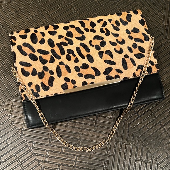 Kelly & Katie Black leopard Textured Clutch - Picture 2 of 4